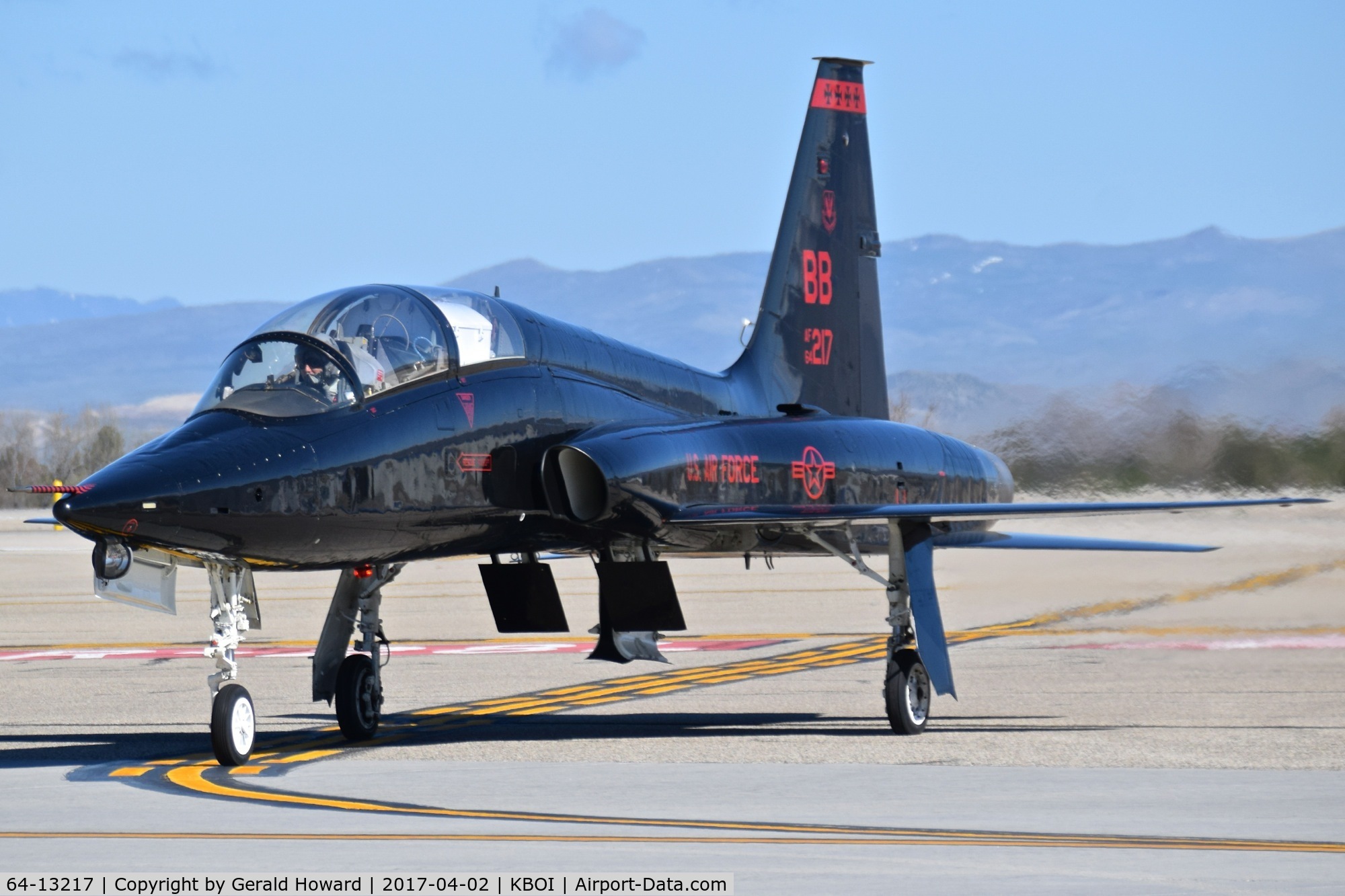 64-13217, 1964 Northrop T-38A Talon C/N N.5646, 9th Recon Wing, Beale AFB, CA. Taxiing to south GA ramp.
