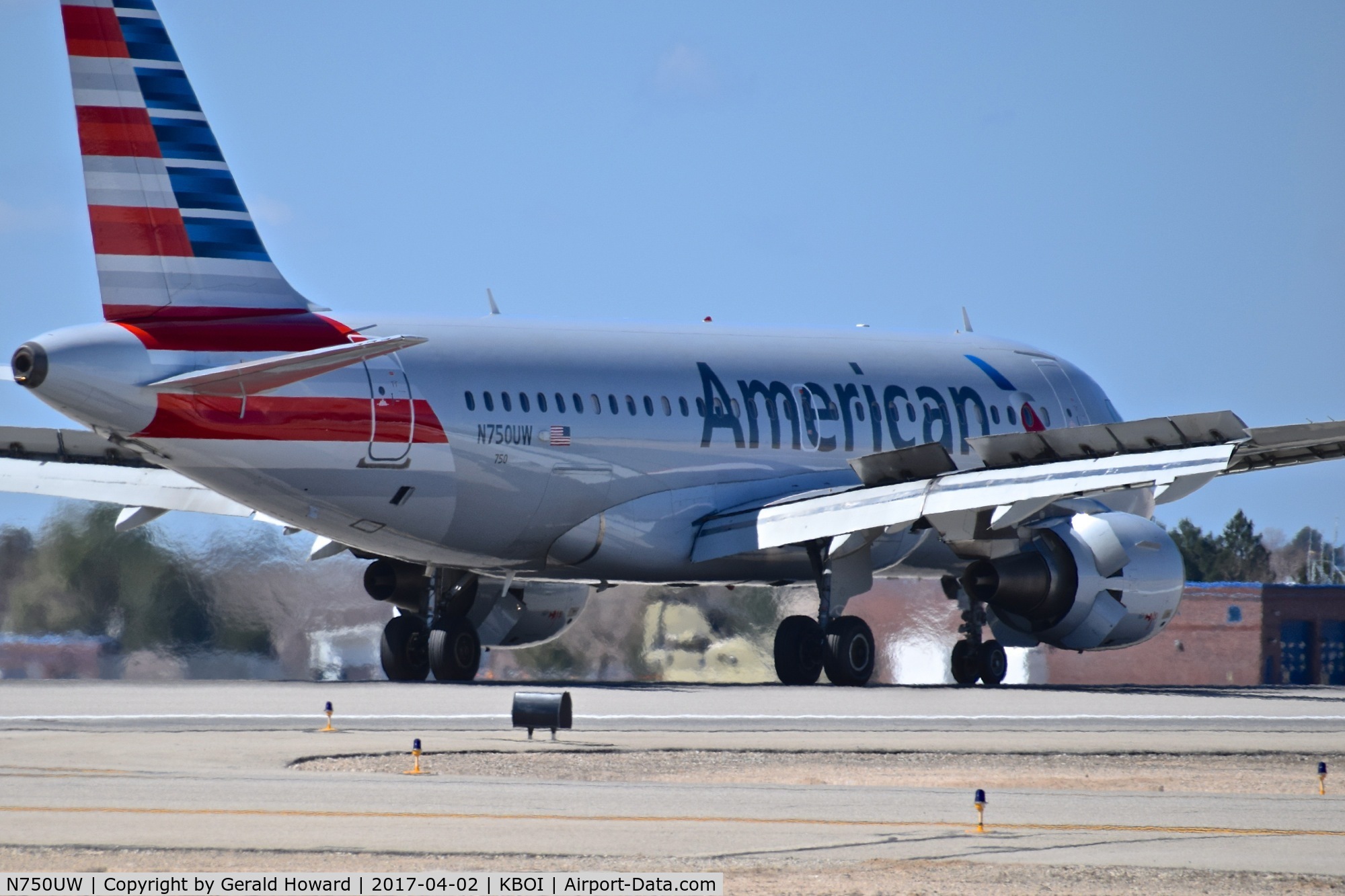 N750UW, 2000 Airbus A319-112 C/N 1315, Landing roll out on RWY 28R.