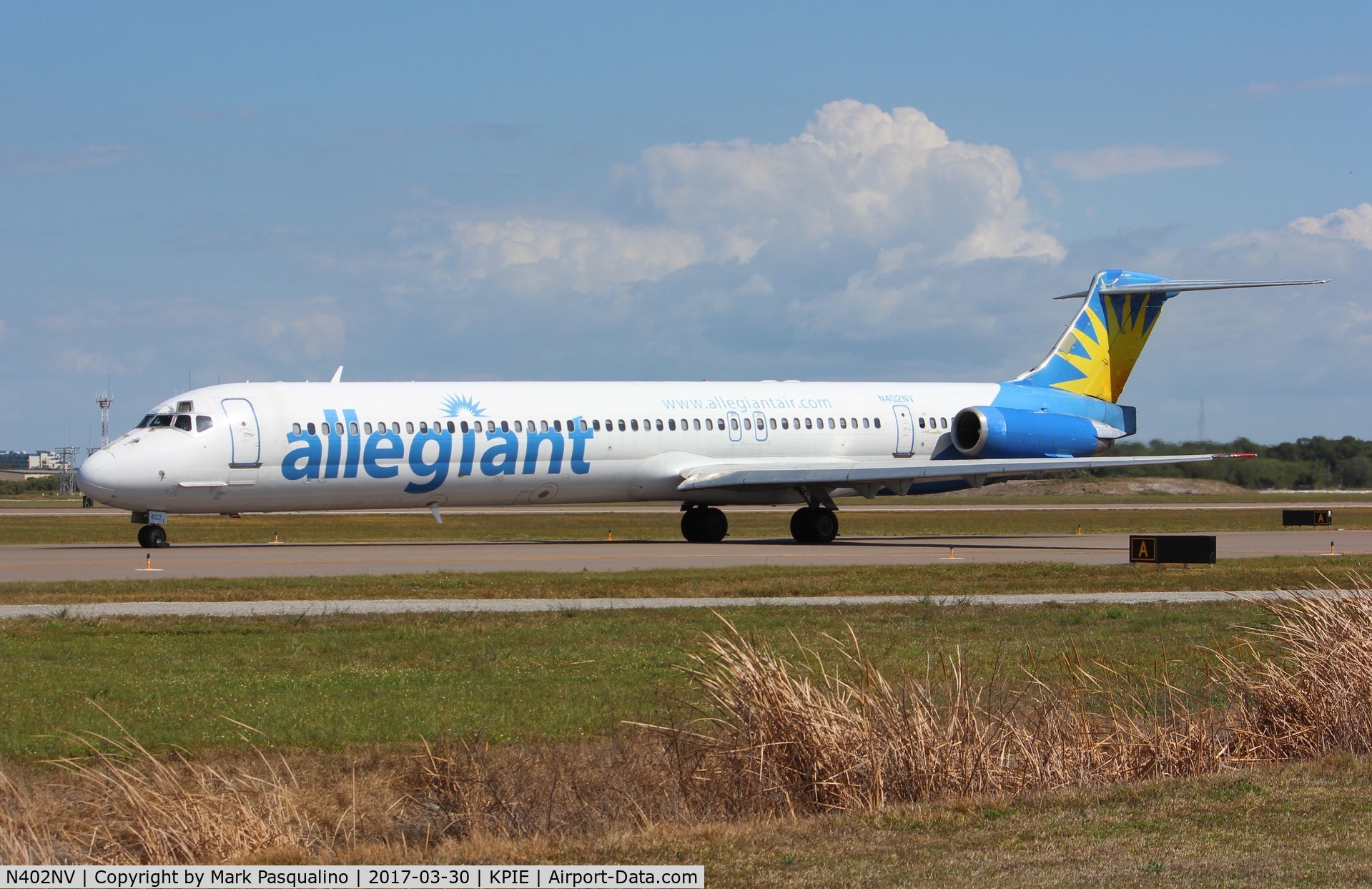 N402NV, 1989 McDonnell Douglas MD-88 C/N 49763, MD-88