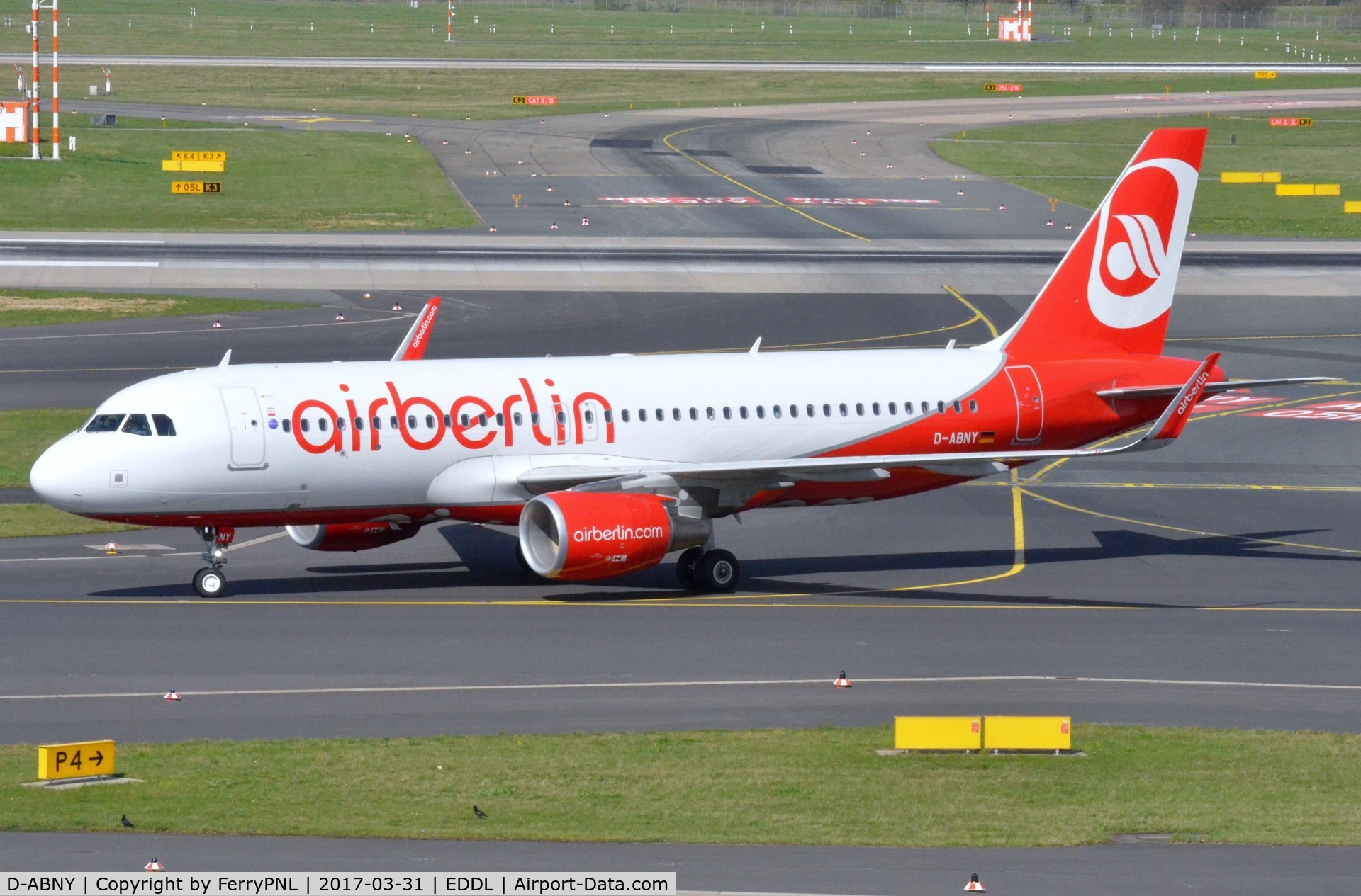 D-ABNY, 2016 Airbus A320-214 C/N 6966, Air Berlin A320 taxying in.