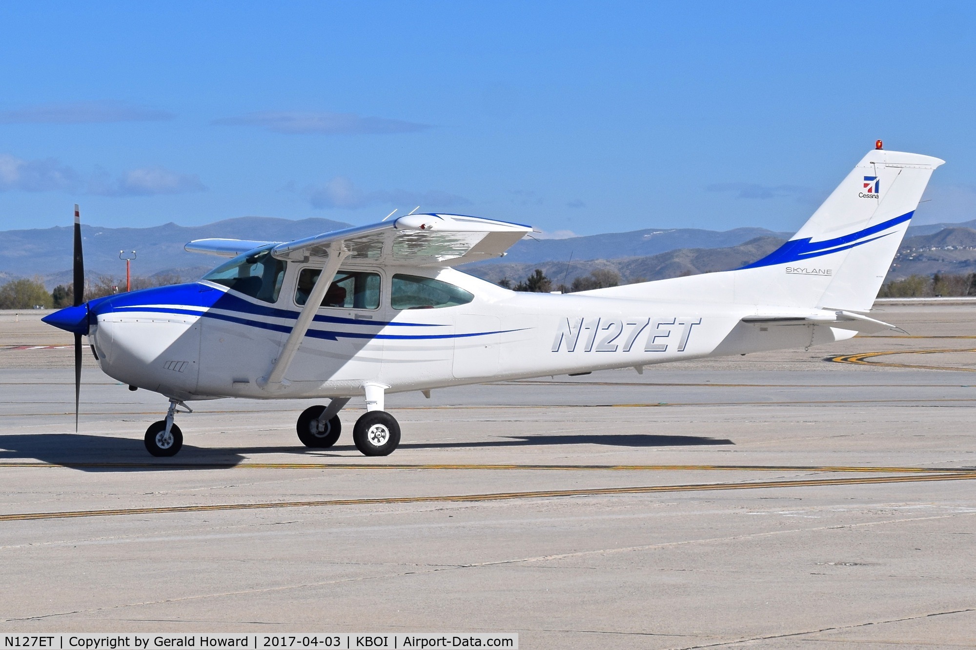 N127ET, 1982 Cessna 182R Skylane C/N 18268234, Taxiing to the south GA ramp.