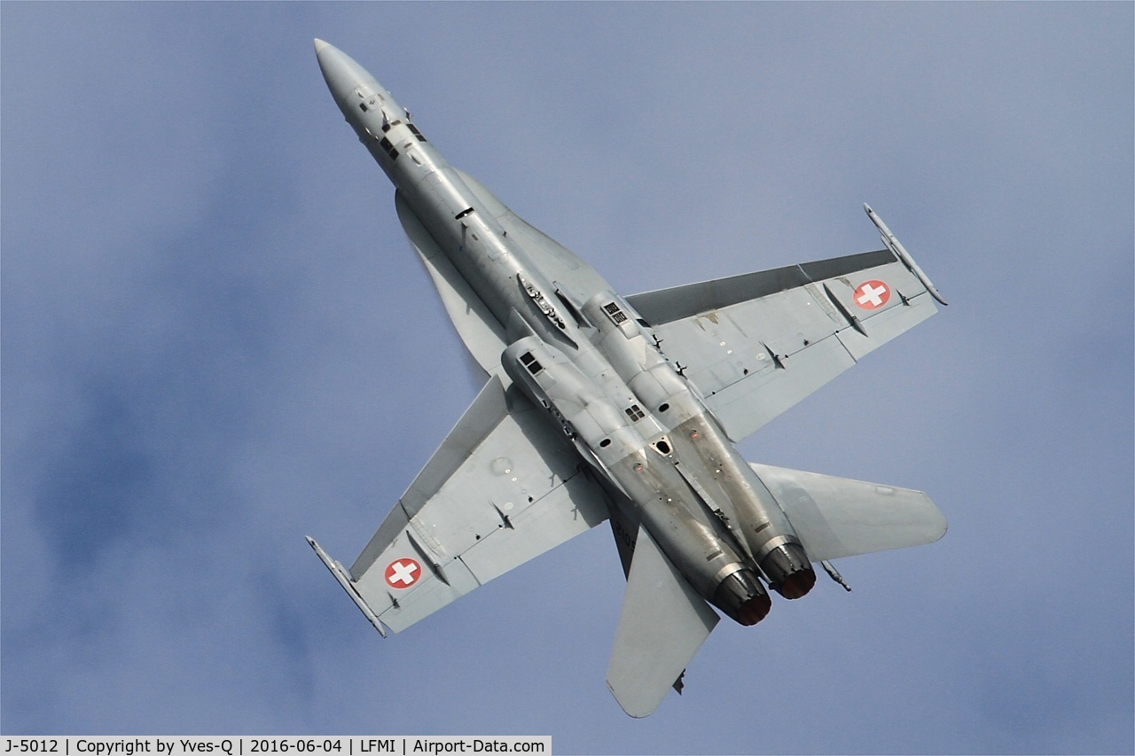 J-5012, McDonnell Douglas F/A-18C Hornet C/N 1352/SFC012, McDonnell Douglas FA-18C Hornet, On display, Istres-Le Tubé Air Base 125 (LFMI-QIE) open day 2016