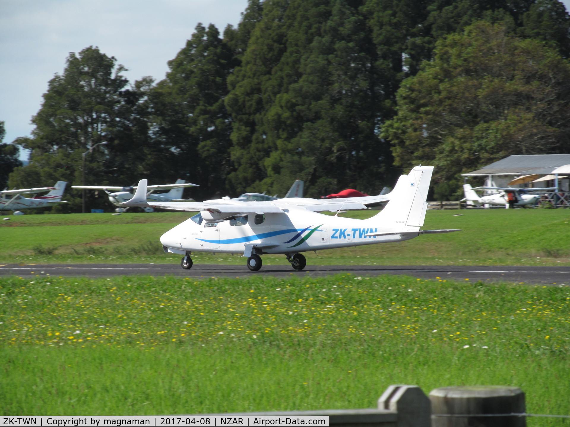 ZK-TWN, Tecnam P-2006T C/N 052, about to rotate