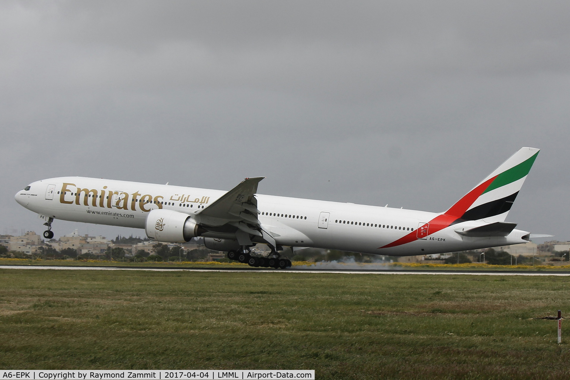 A6-EPK, 2016 Boeing 777-31H/ER C/N 42330/1379, B777 A6-EPK Emirates Airlines