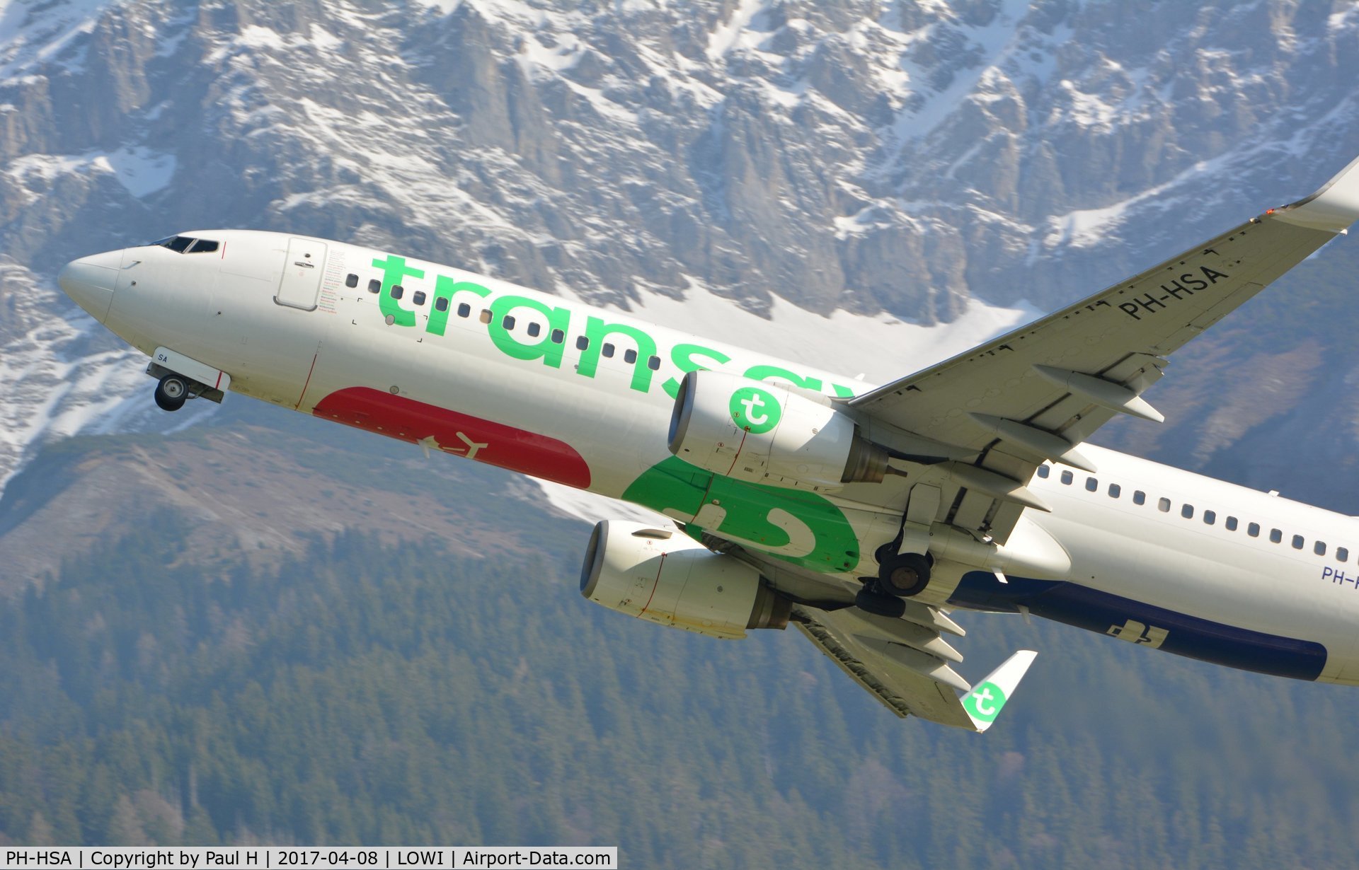 PH-HSA, 2009 Boeing 737-8K2 C/N 34171, Transavia B737 taking off from LOWI, Innsbruck with the austrian alps in the background