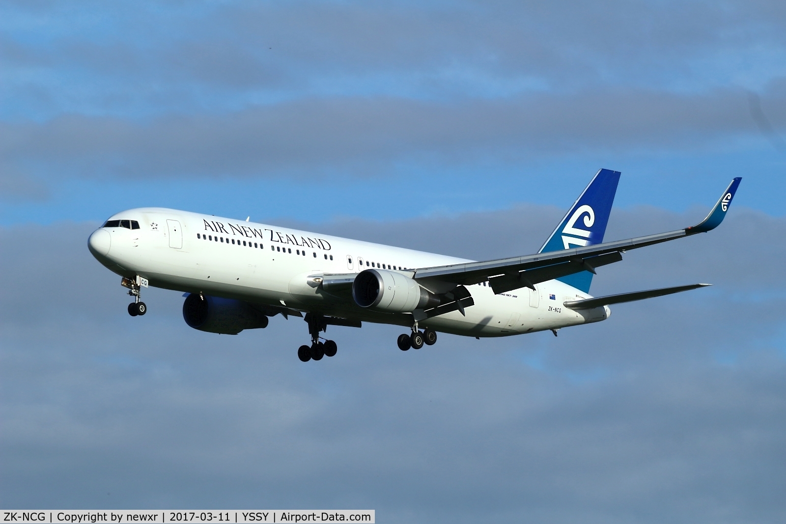 ZK-NCG, 1993 Boeing 767-319 C/N 26912, Early Morning Arrival