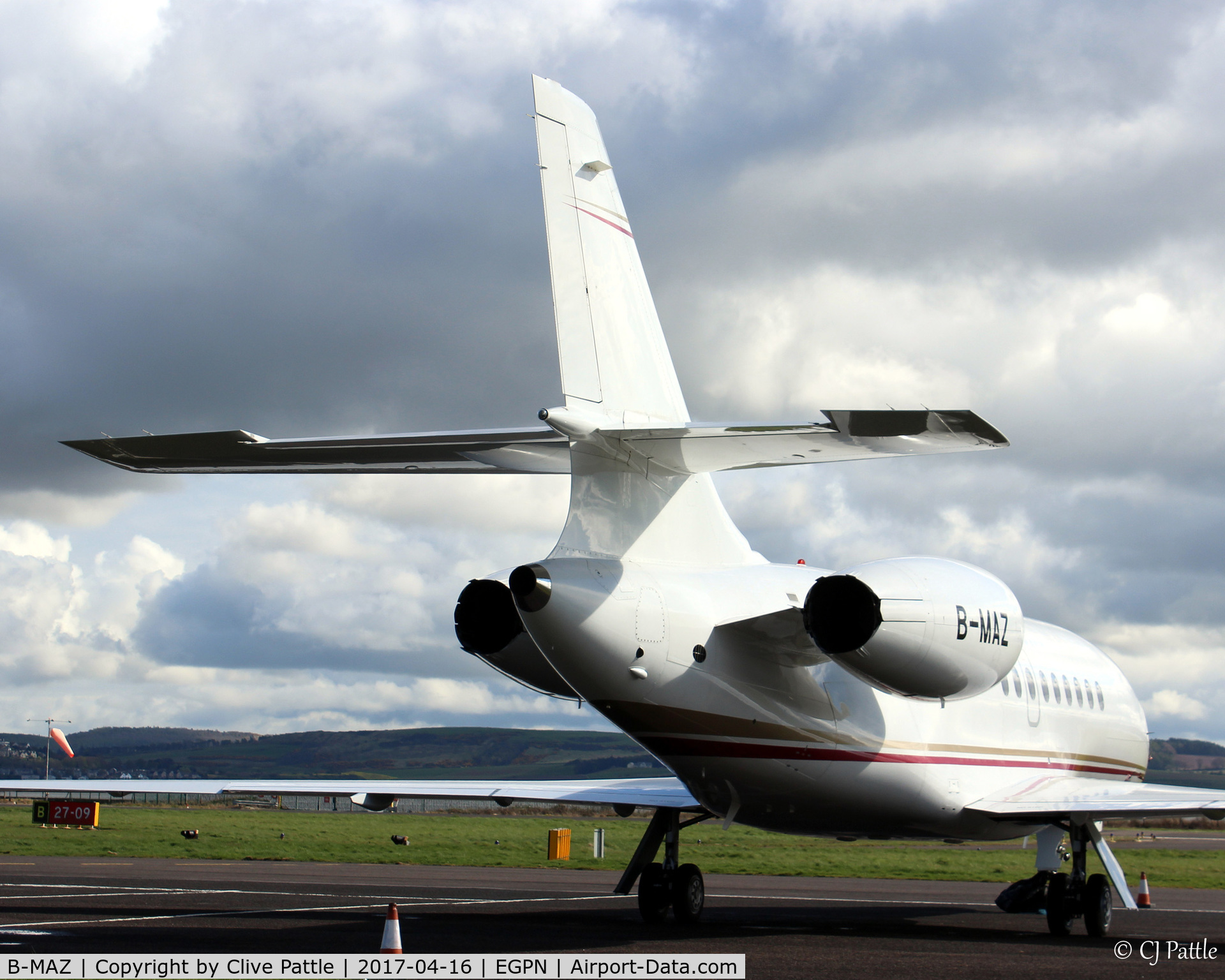 B-MAZ, 2009 Dassault Falcon 2000LX C/N 186, Visiting Dundee