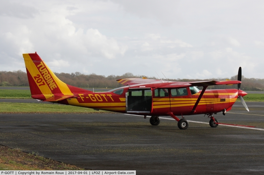 F-GOTT, Cessna 207 Soloy Turbine PAC C/N 207-00323, Parked