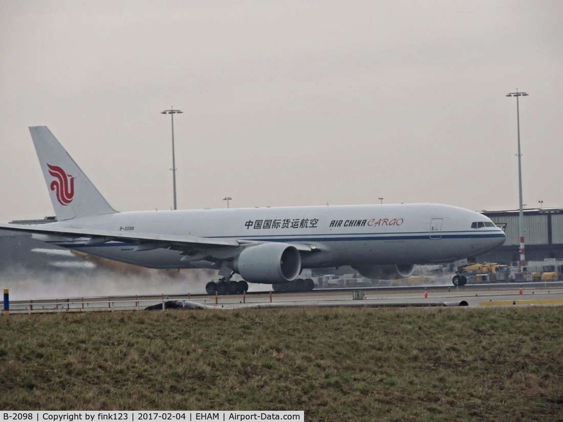 B-2098, 2014 Boeing 777-FFT C/N 44681, AIR CHINA cargo plane taking of