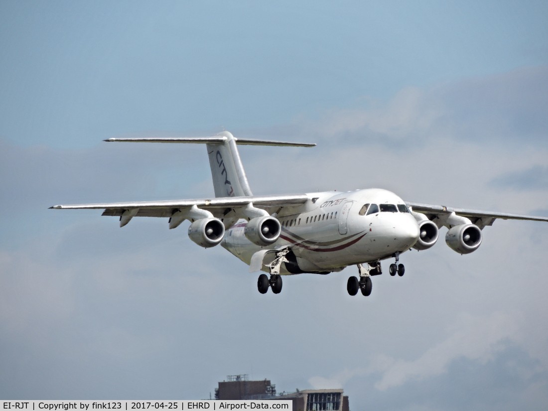 EI-RJT, 2000 British Aerospace Avro 146-RJ85A C/N E2366, CITYJET on final runway 24