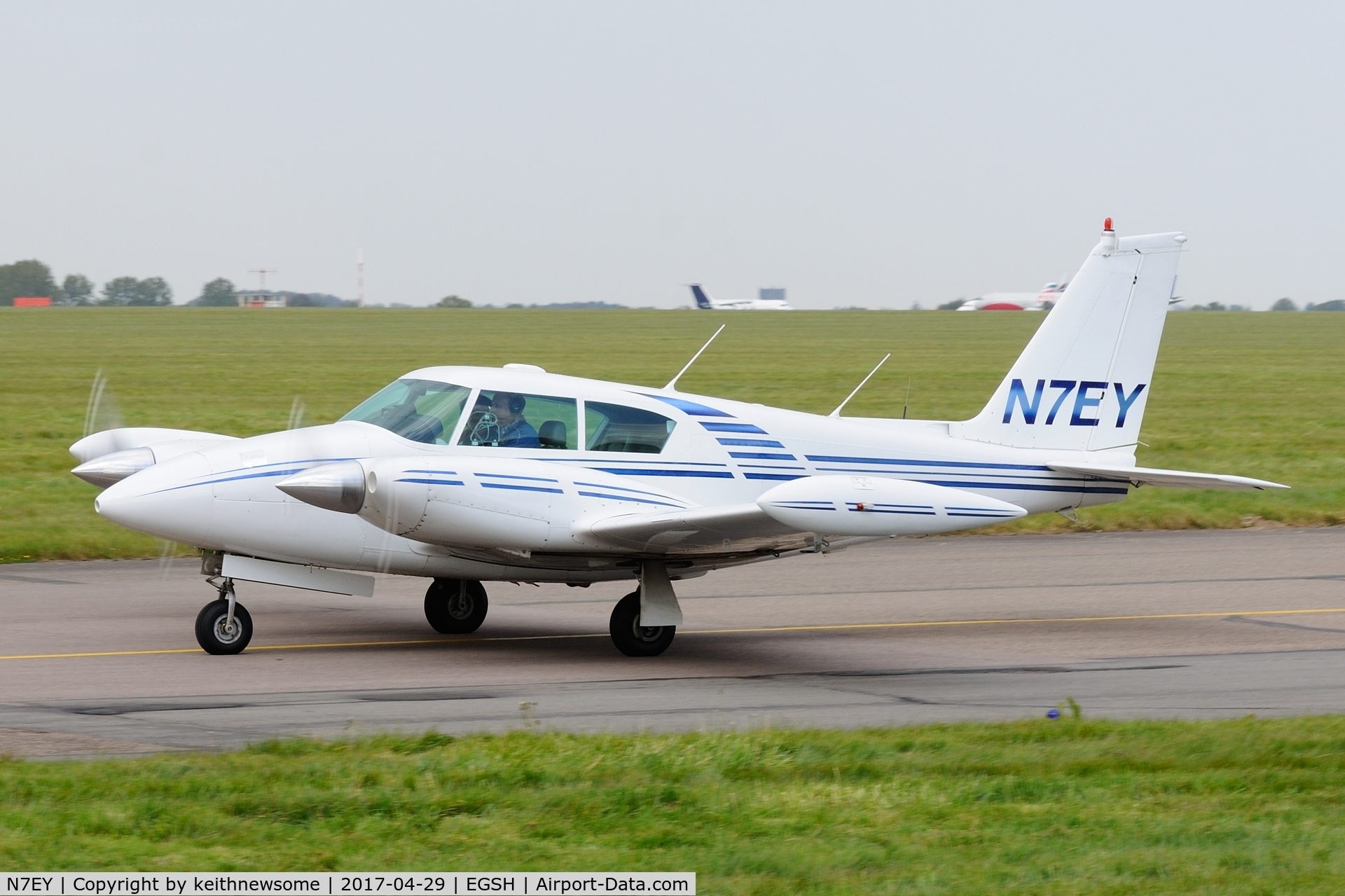 N7EY, 1964 Piper PA-30-160 Twin Comanche Twin Comanche C/N 30-571, Nice old visitor.
