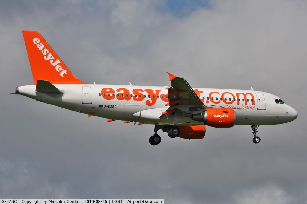 G-EZBC, 2006 Airbus A319-111 C/N 2866, Airbus A319-111 on approach to 07 at Newcastle Airport UK. August 26th 2010.
