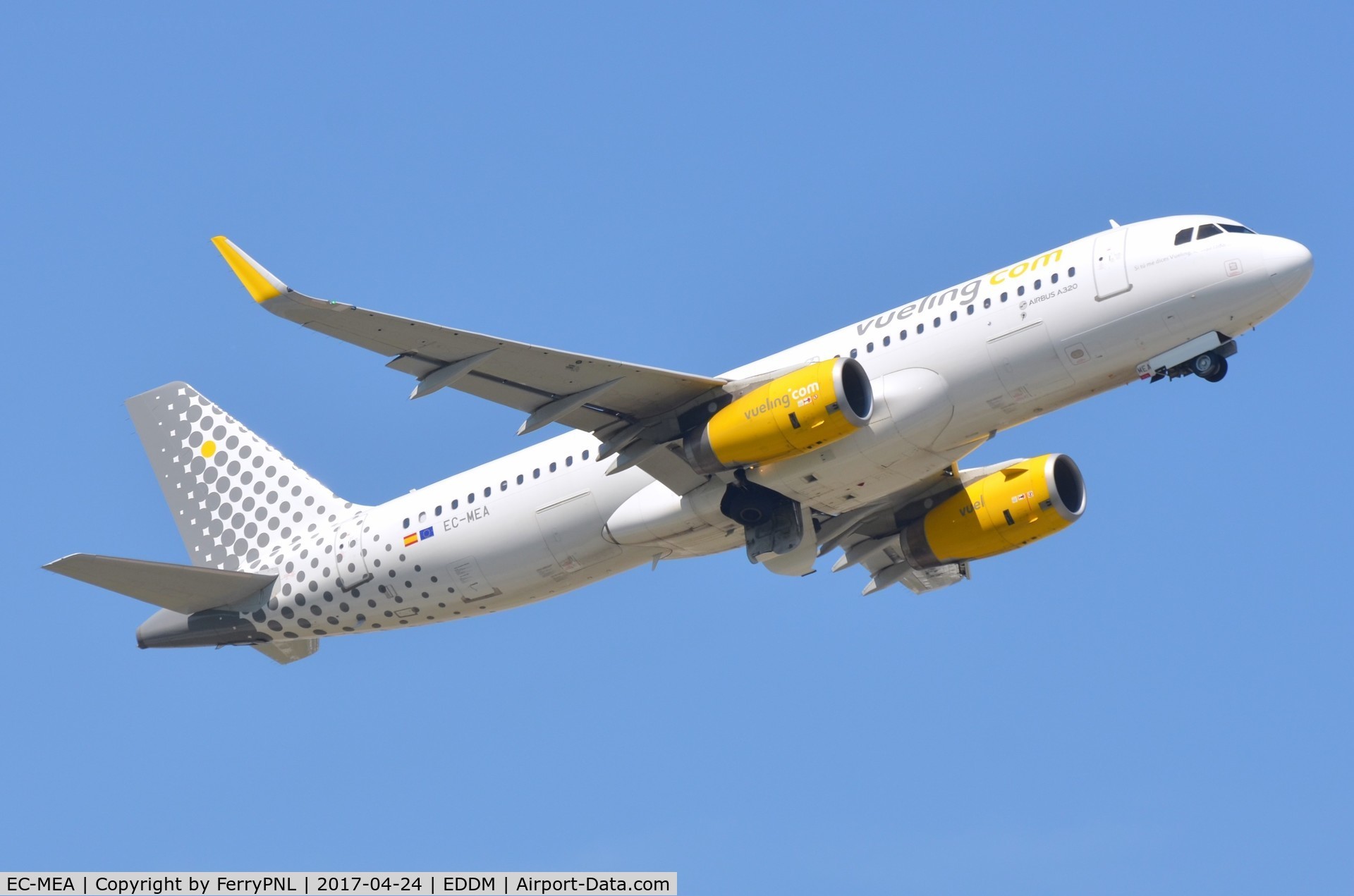 EC-MEA, 2014 Airbus A320-232 C/N 6400, Vueling A320 climbing-out