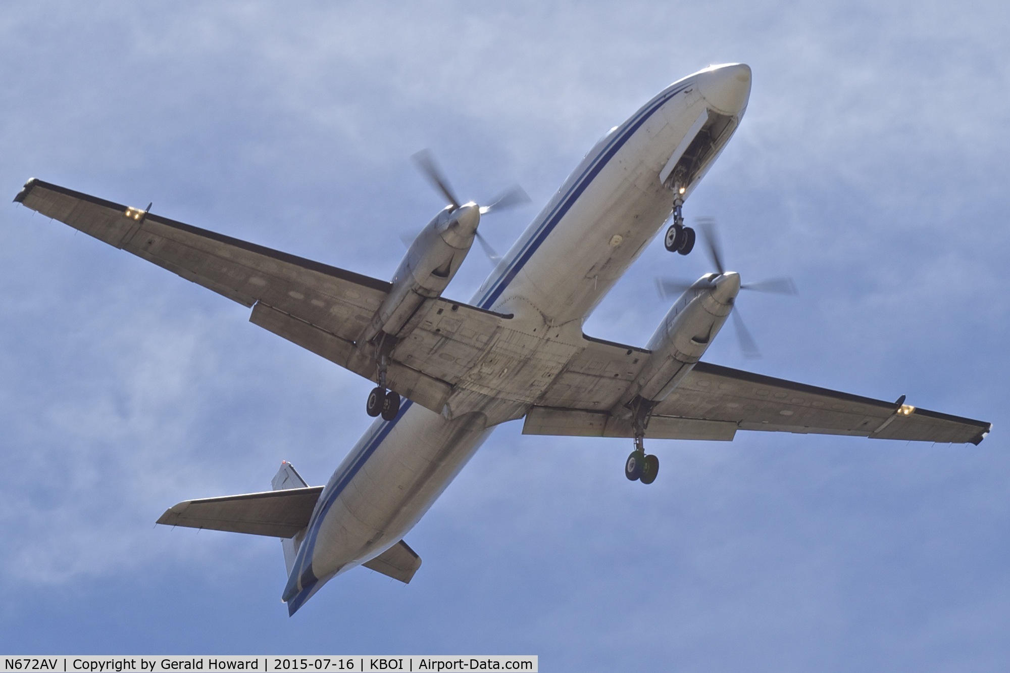 N672AV, Fairchild SA-227AC Metro III C/N AC672, Landing approach to RWY 28L.