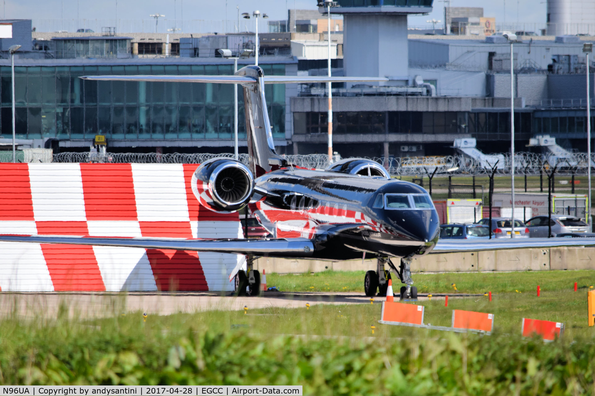 N96UA, Gulfstream Aerospace V-SP G550 C/N 5367, parked up on the FBO ramp