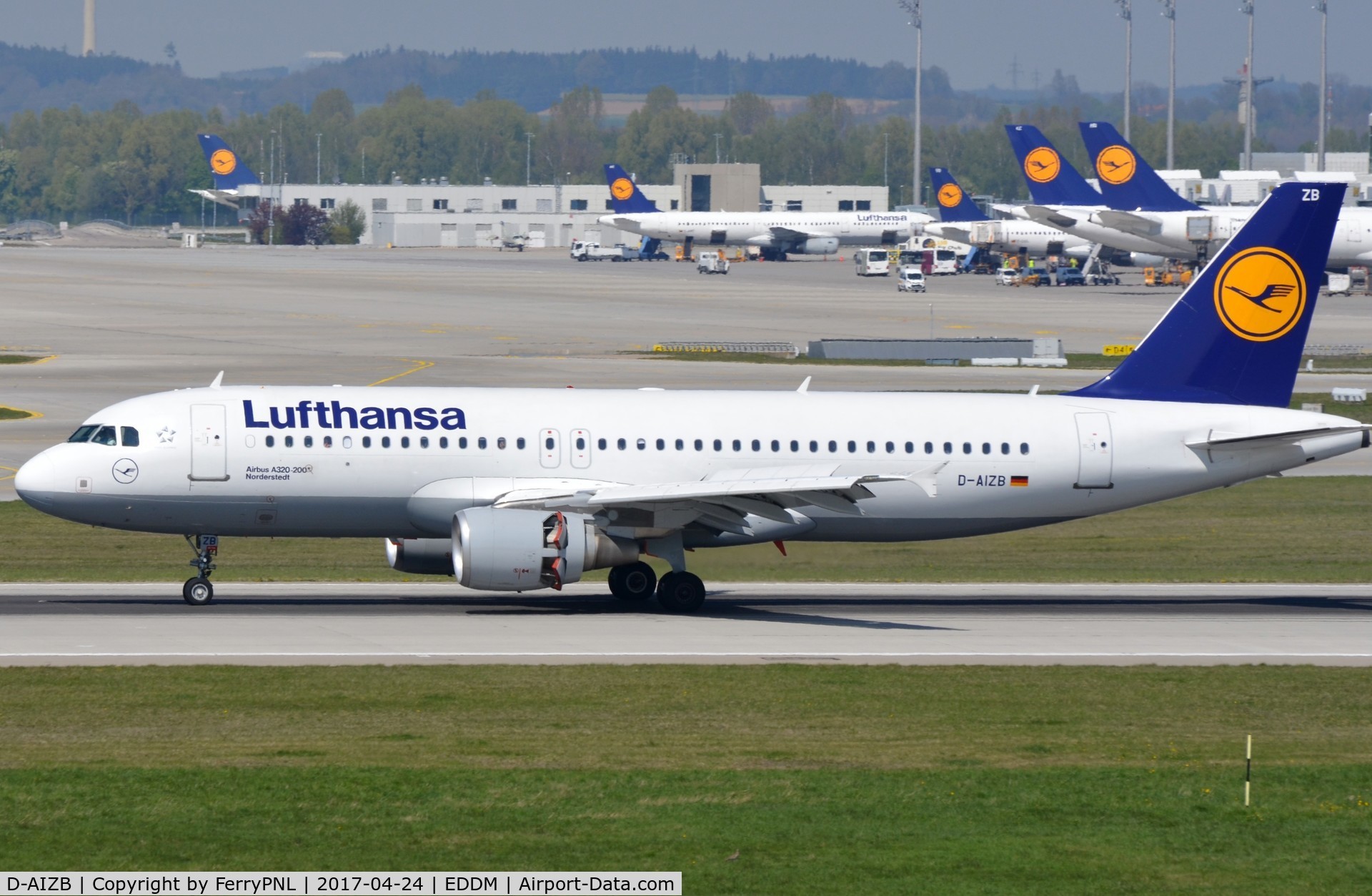 D-AIZB, 2009 Airbus A320-214 C/N 4120, Lufthansa A320 applying reverse trust.