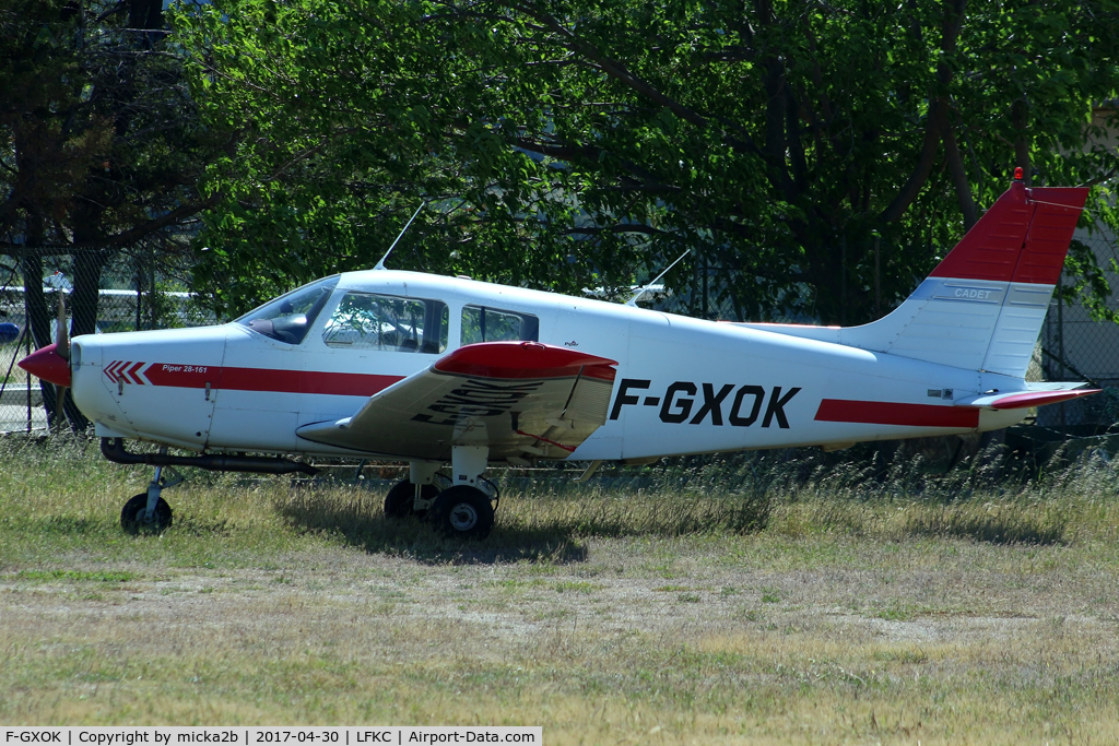 F-GXOK, Piper PA-28-161 C/N 2841242, Parked