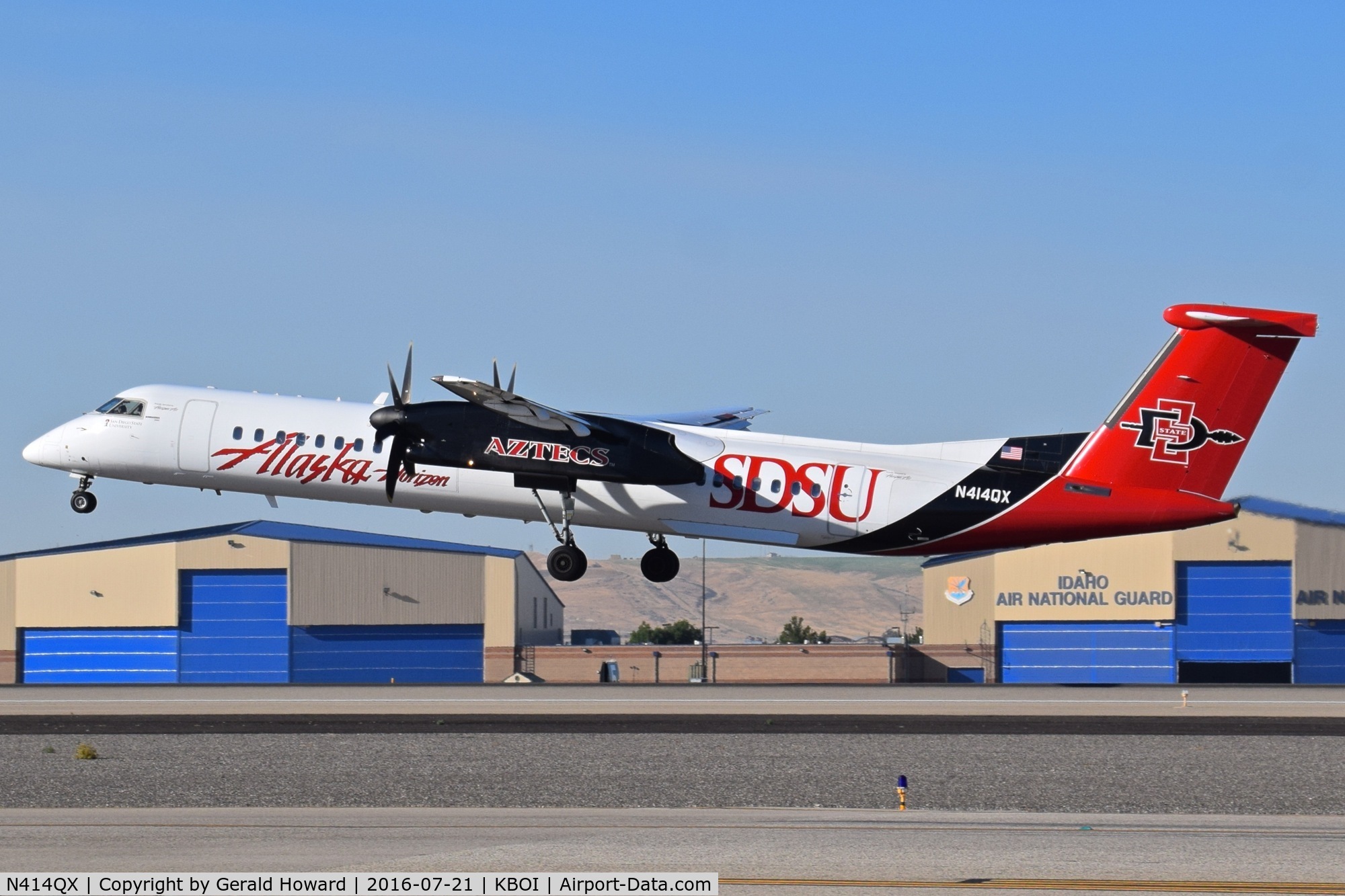N414QX, 2002 Bombardier DHC-8-402 Dash 8 C/N 4061, Take off from RWY 10L.