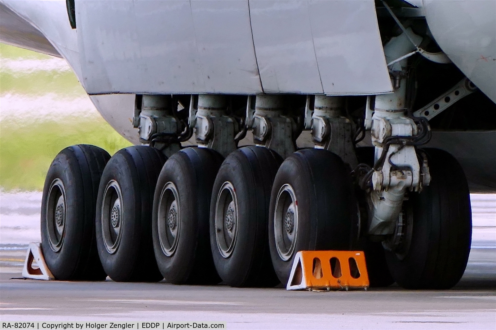 RA-82074, 1994 Antonov An-124-100 Ruslan C/N 9773051459142, Big baby on apron 3 (part 6)