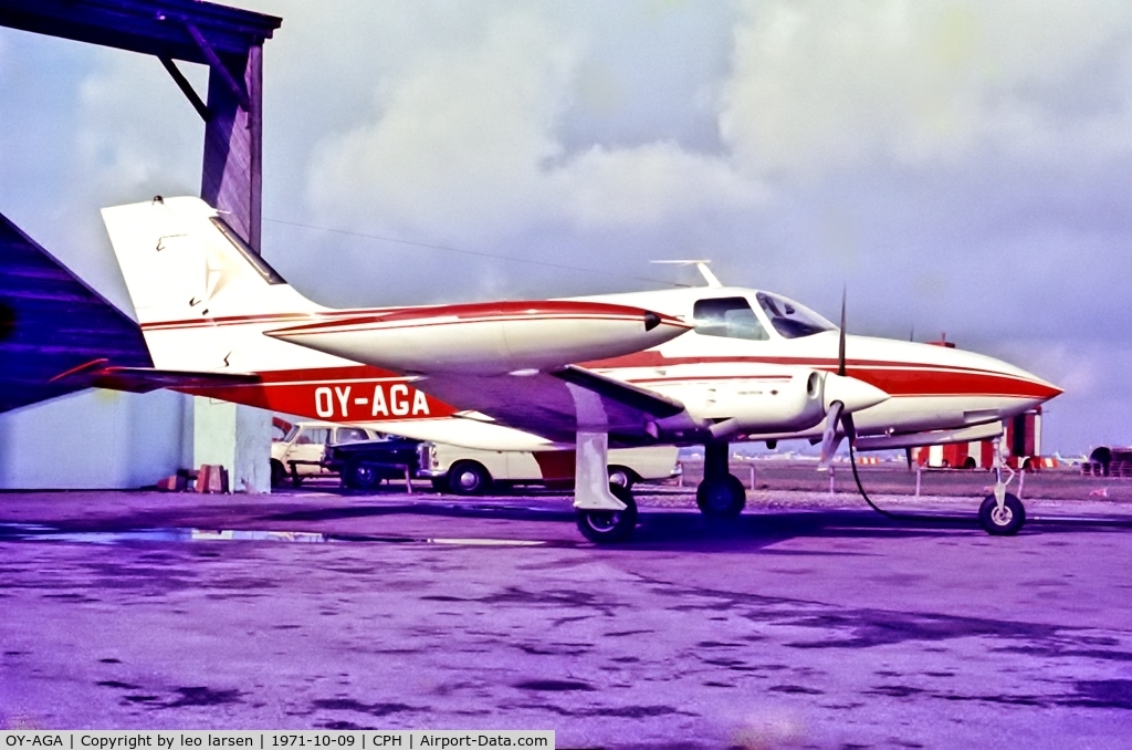 OY-AGA, 1968 Cessna 402 C/N 402-0237, Copenhagen 9.10.1971 in new paint