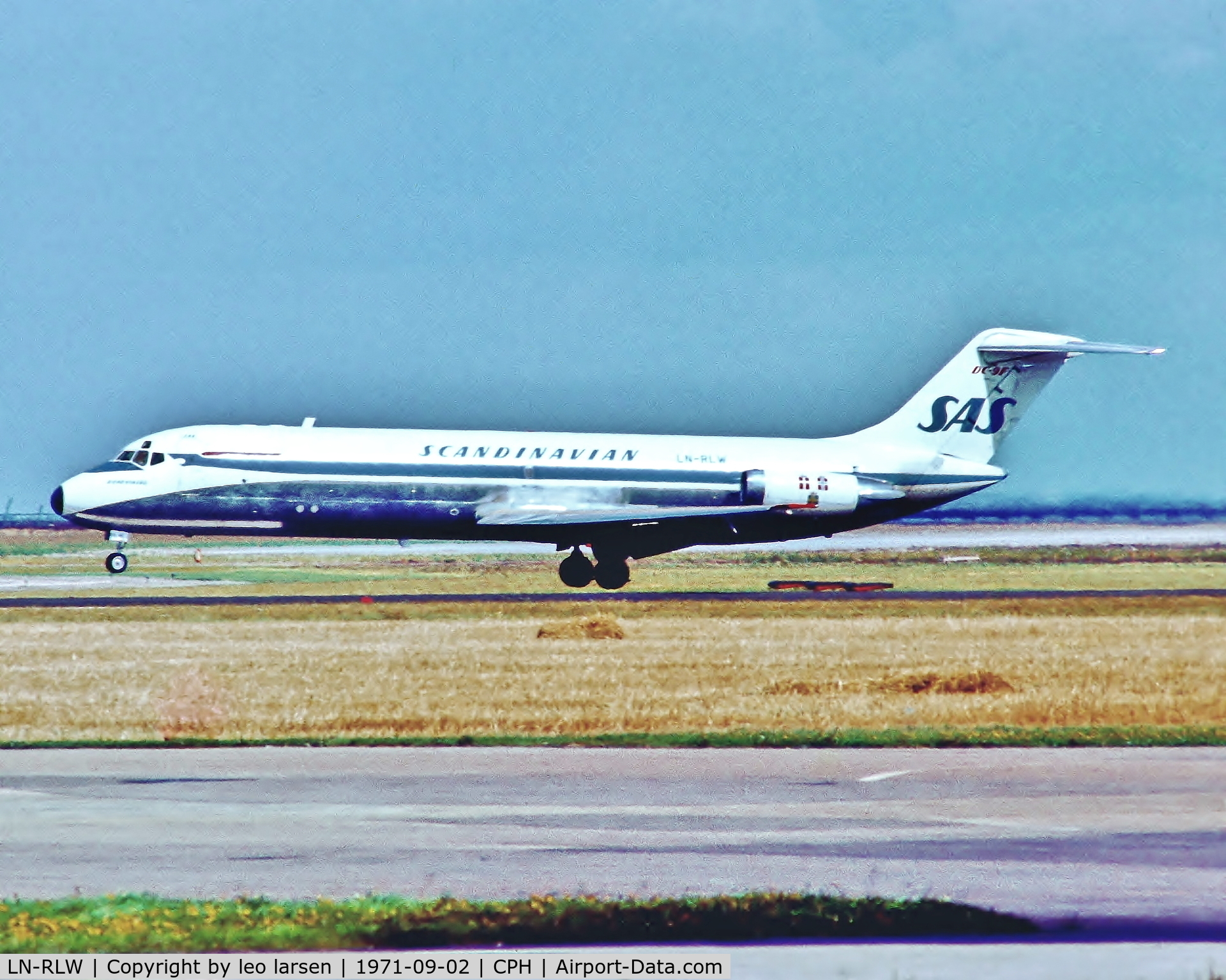 LN-RLW, 1969 Douglas DC-9-33AF C/N 47414, Copenhagen 2.9.1971 landing R-30