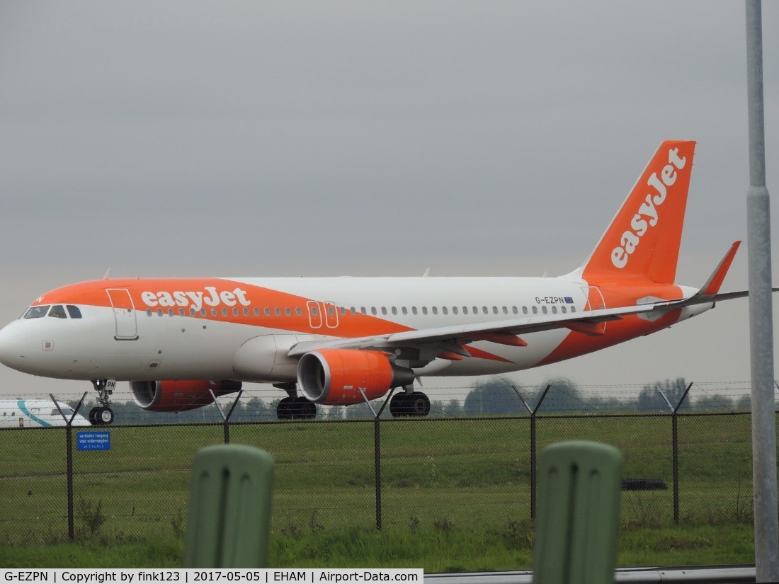 G-EZPN, 2016 Airbus A320-214 C/N 7235, EASYJET ON TAXI ROUTE TO 36C