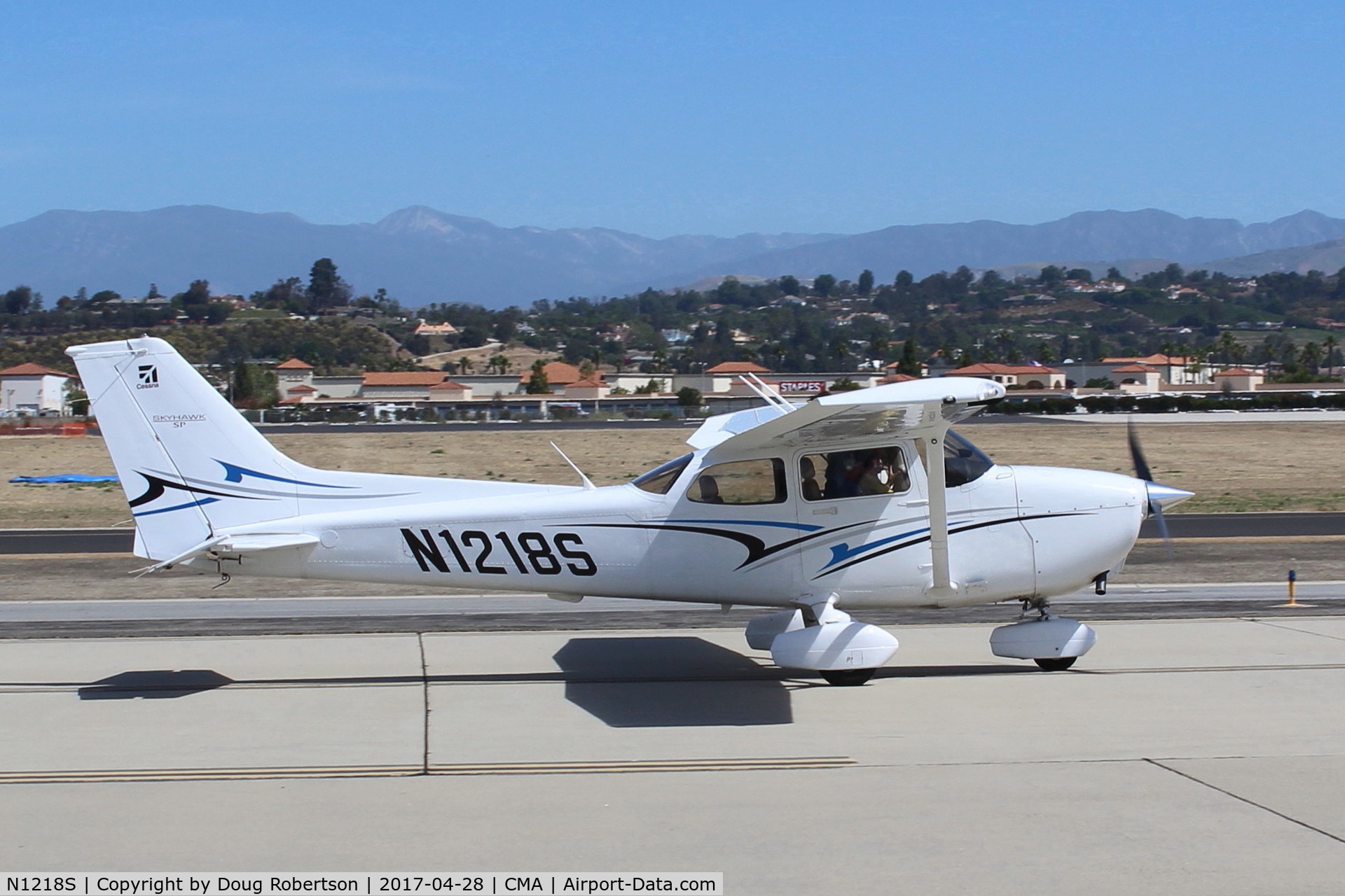 N1218S, 2012 Cessna 172S Skyhawk C/N 172S11161, 2012 Cessna 172S SKYHAWK SP, Lycoming IO-360-L2A 180 Hp, CS prop, taxi to overflow parking. AOPA FLY-IN.