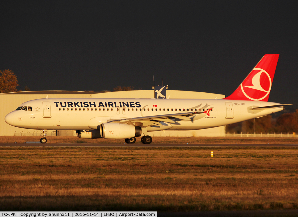 TC-JPK, 2007 Airbus A320-232 C/N 3257, Ready for take off from rwy 32R in new c/s