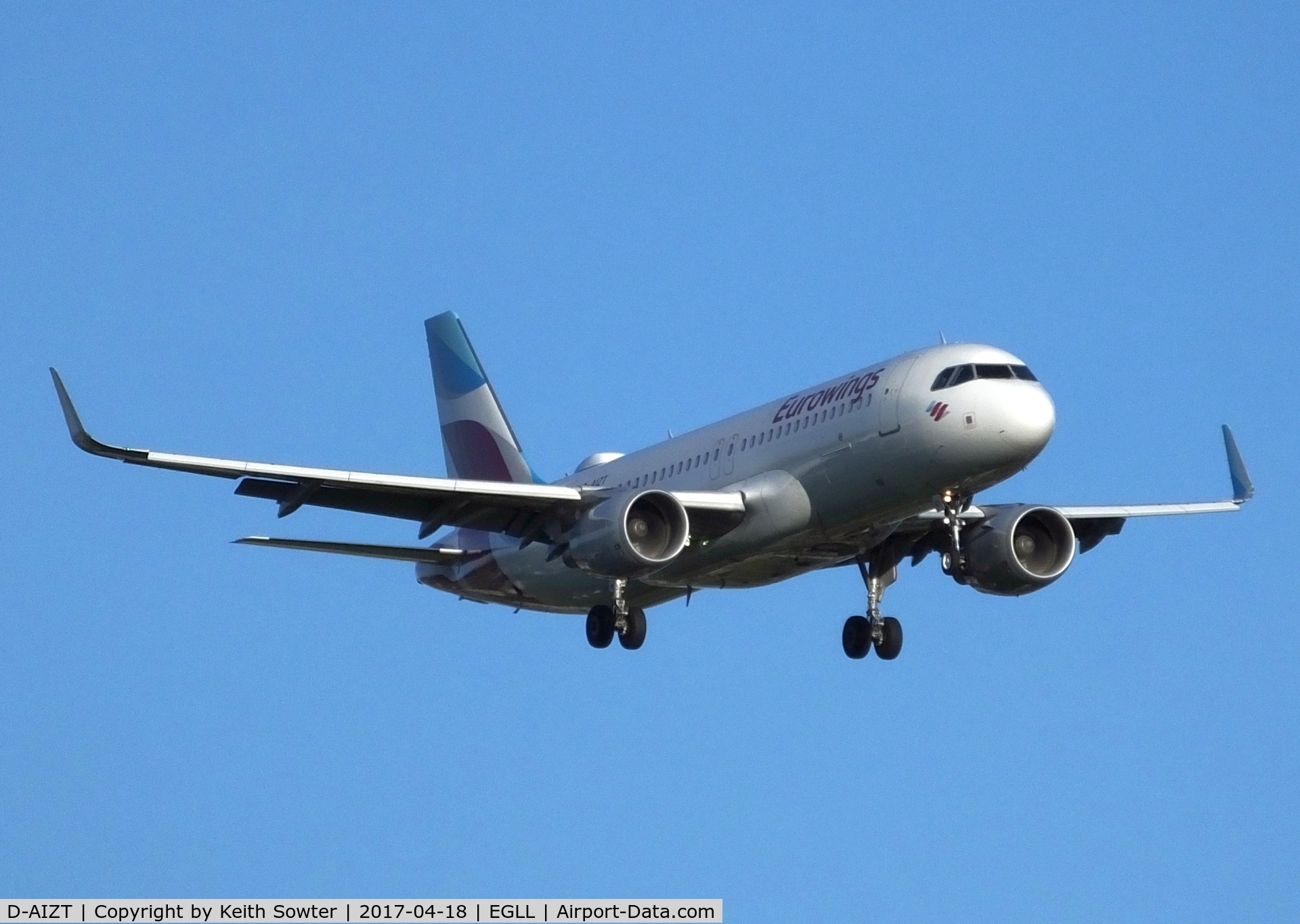 D-AIZT, 2013 Airbus A320-214 C/N 5601, Short finals to land Heathrow 09L