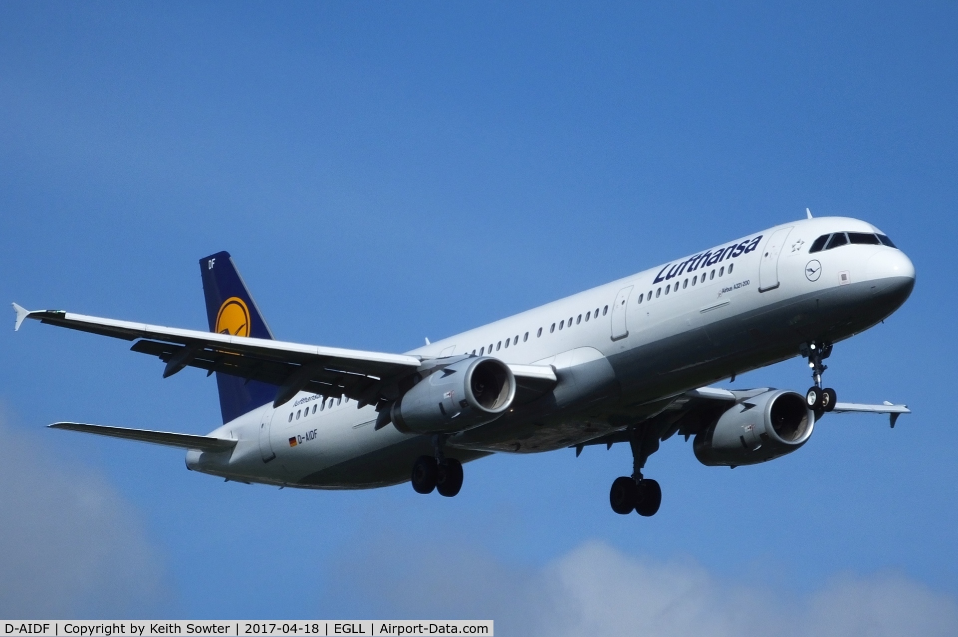 D-AIDF, 2011 Airbus A321-231 C/N 4626, Short finals to land Heathrow 09L