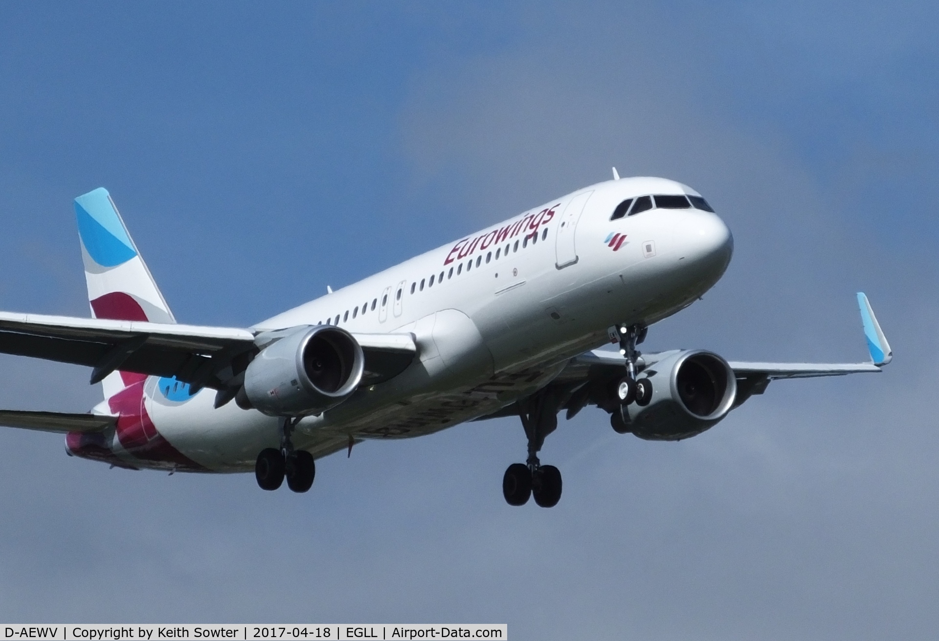 D-AEWV, 2017 Airbus A320-214 C/N 7545, Short finals to land Heathrow 09L