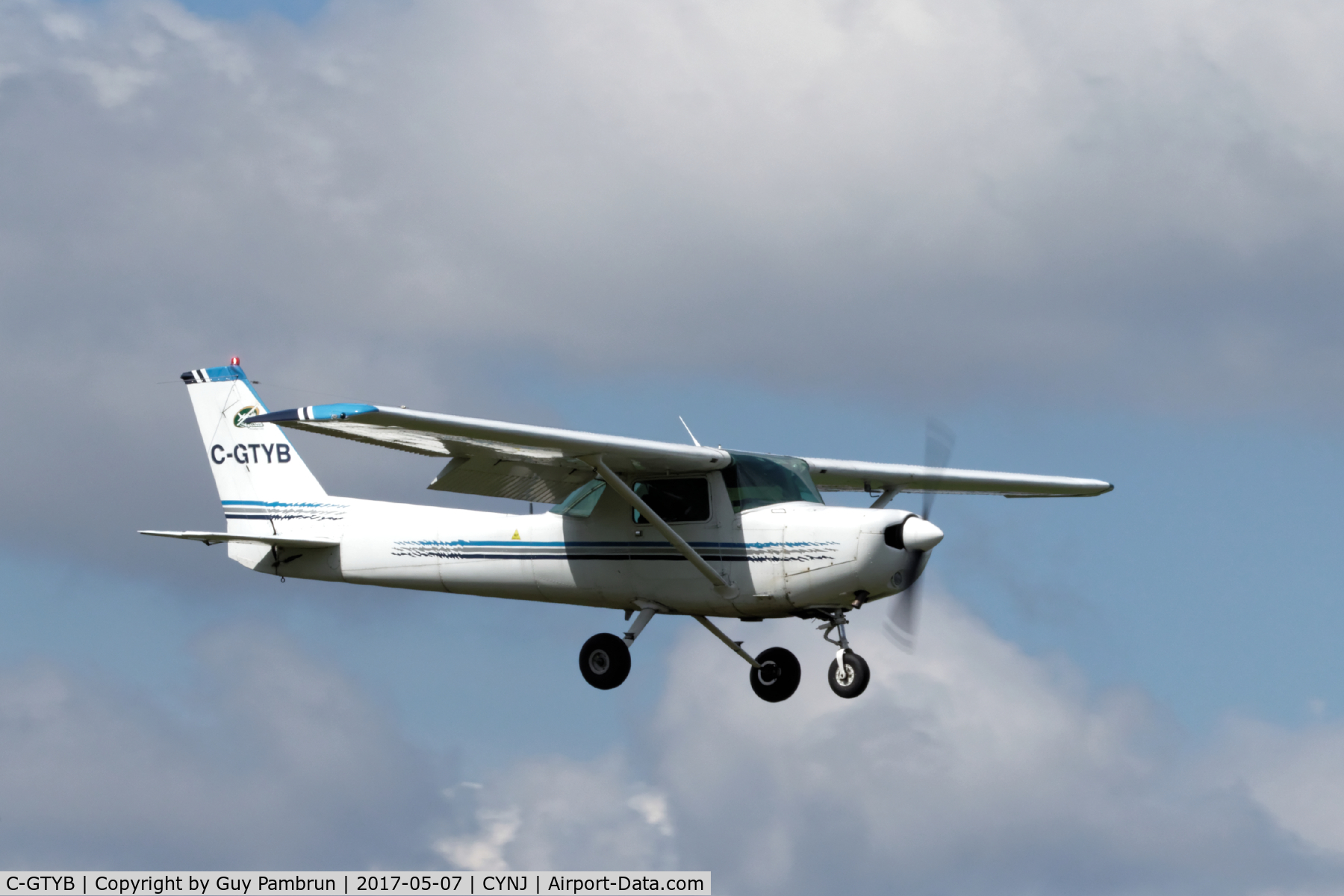 C-GTYB, 1980 Cessna 152 C/N 15284257, Landing