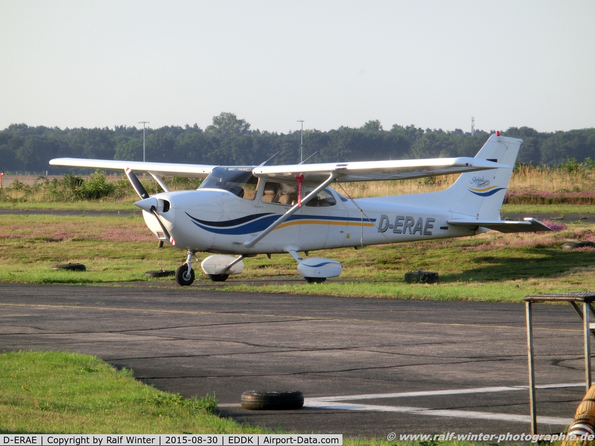 D-ERAE, Cessna 172S Skyhawk C/N 172S8015, Cessna 172S Skyhawk 2 - Privat - 172S8015 - D-ERAE - 30.08.2015 - CGN