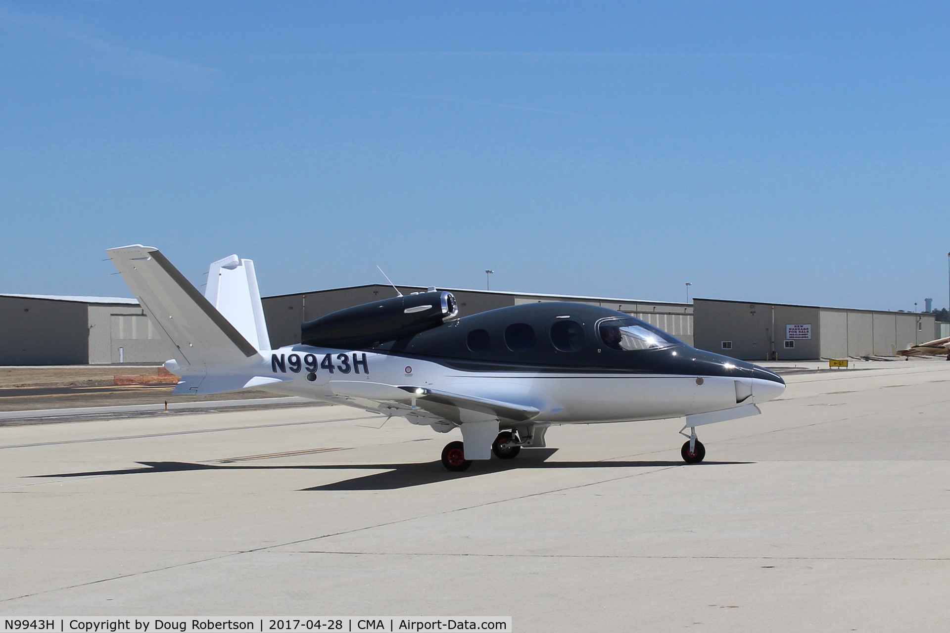 N9943H, 2016 Cirrus SF50 Vision C/N 0007, 2016 Cirrus Design Corp. VISION SF50, Williams FJ33-5A Turbofan, taxi on the show-planes ramp. At AOPA FLY-IN.