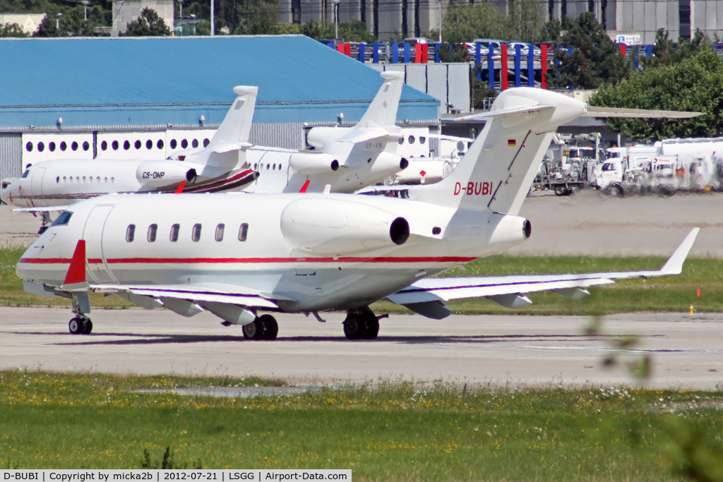 D-BUBI, 2007 Bombardier Challenger 300 (BD-100-1A10) C/N 20145, Taxiing