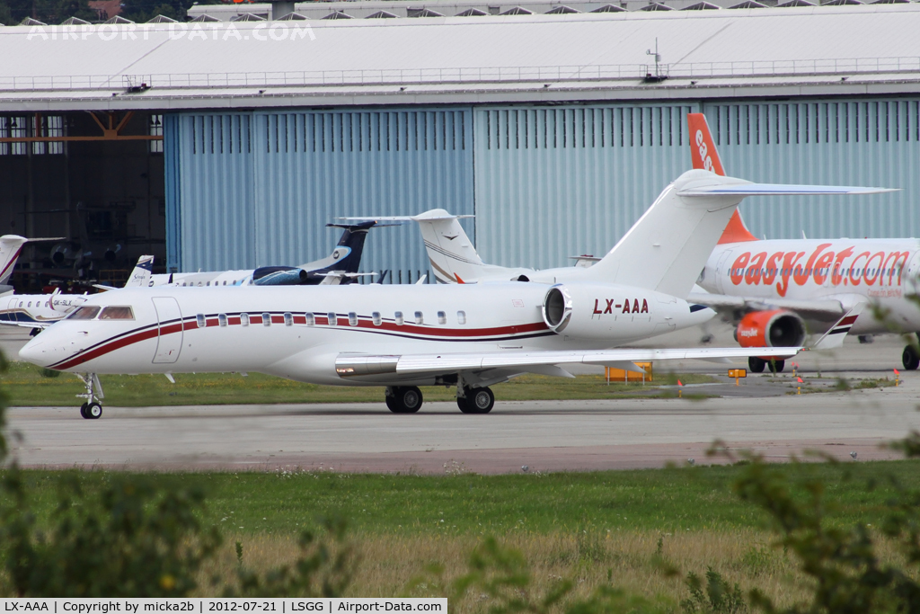 LX-AAA, 2004 Bombardier BD-700-1A10 Global Express C/N 9133, Taxiing