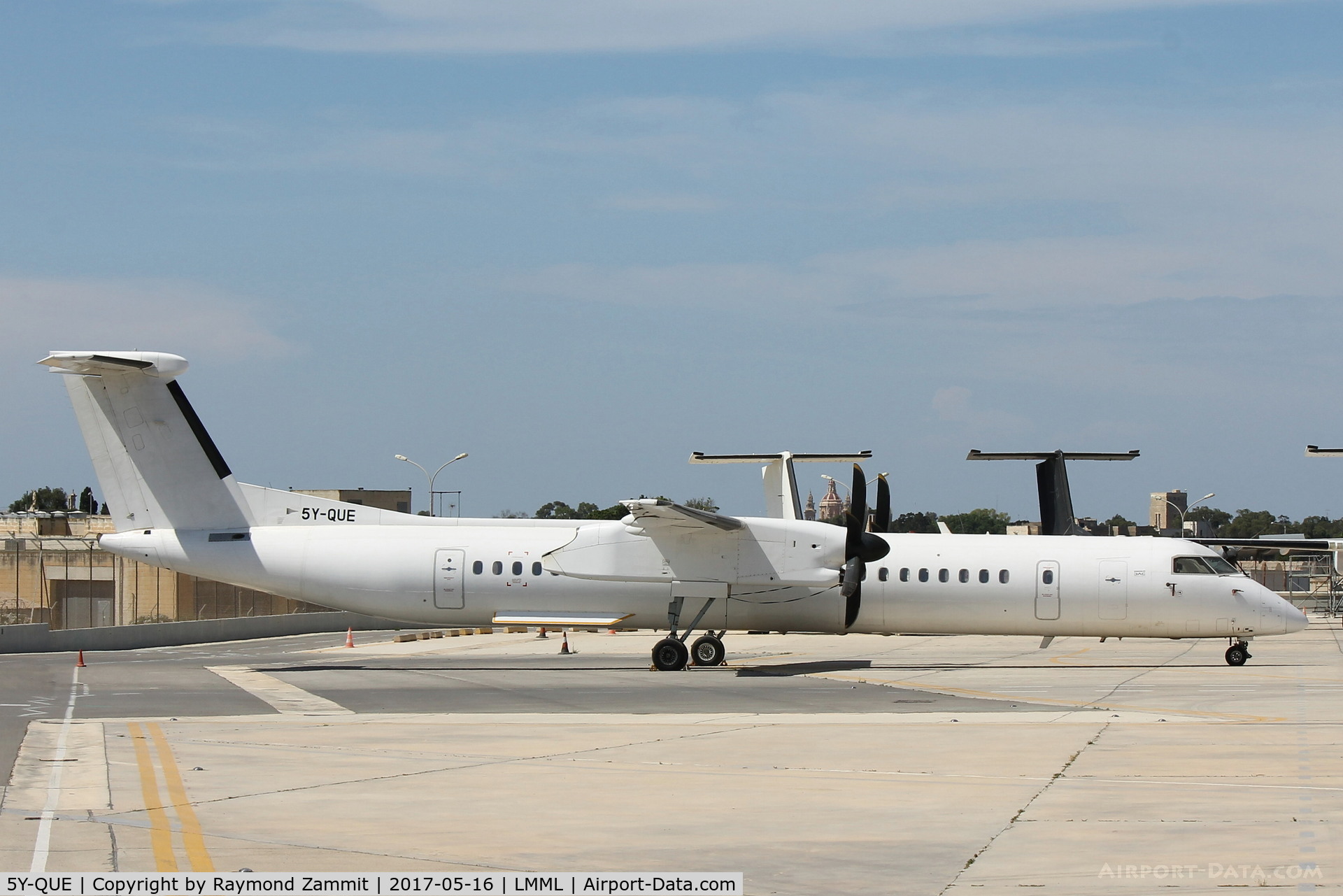5Y-QUE, De Havilland Canada DHC-8-402 Dash 8 C/N 4065, De Haviland Canada DHC-8 5Y-QUE DAC East Africa Airlines