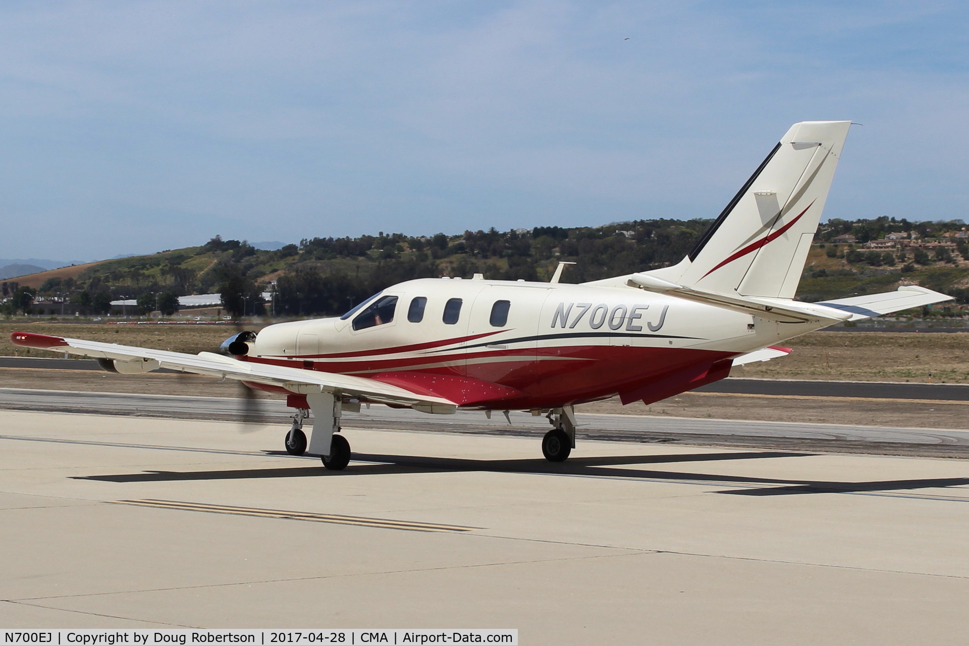 N700EJ, 2004 Socata TBM-700 C/N 291, 2004 Socata TBM 700, one P&W(C)PT6A-64 turboprop 1,580 sHp flat-rated to 700 sHp, taxi with cowl partly off