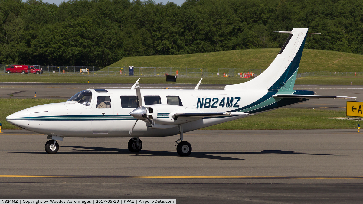 N824MZ, 1980 Piper Aerostar 601P C/N 61P08518163449, Taxing for departure