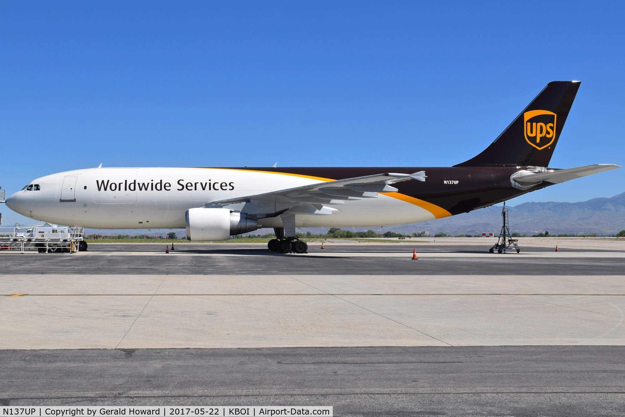 N137UP, 2001 Airbus A300F4-622R C/N 820, Parked on the UPS ramp.