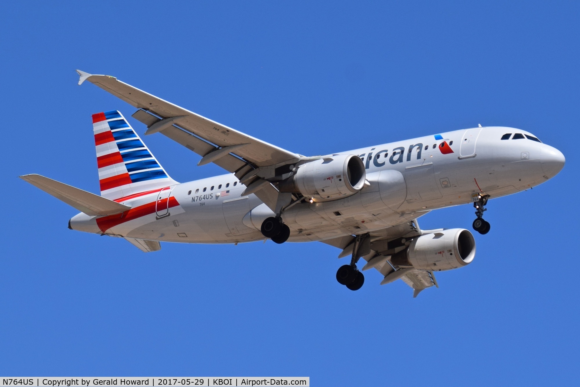 N764US, 2000 Airbus A319-112 C/N 1369, On final for RWY 10L.
