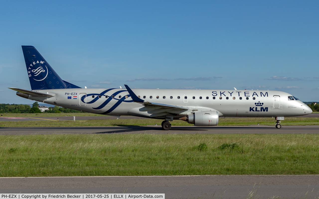 PH-EZX, 2012 Embraer 190LR (ERJ-190-100LR) C/N 19000545, taxying to the active