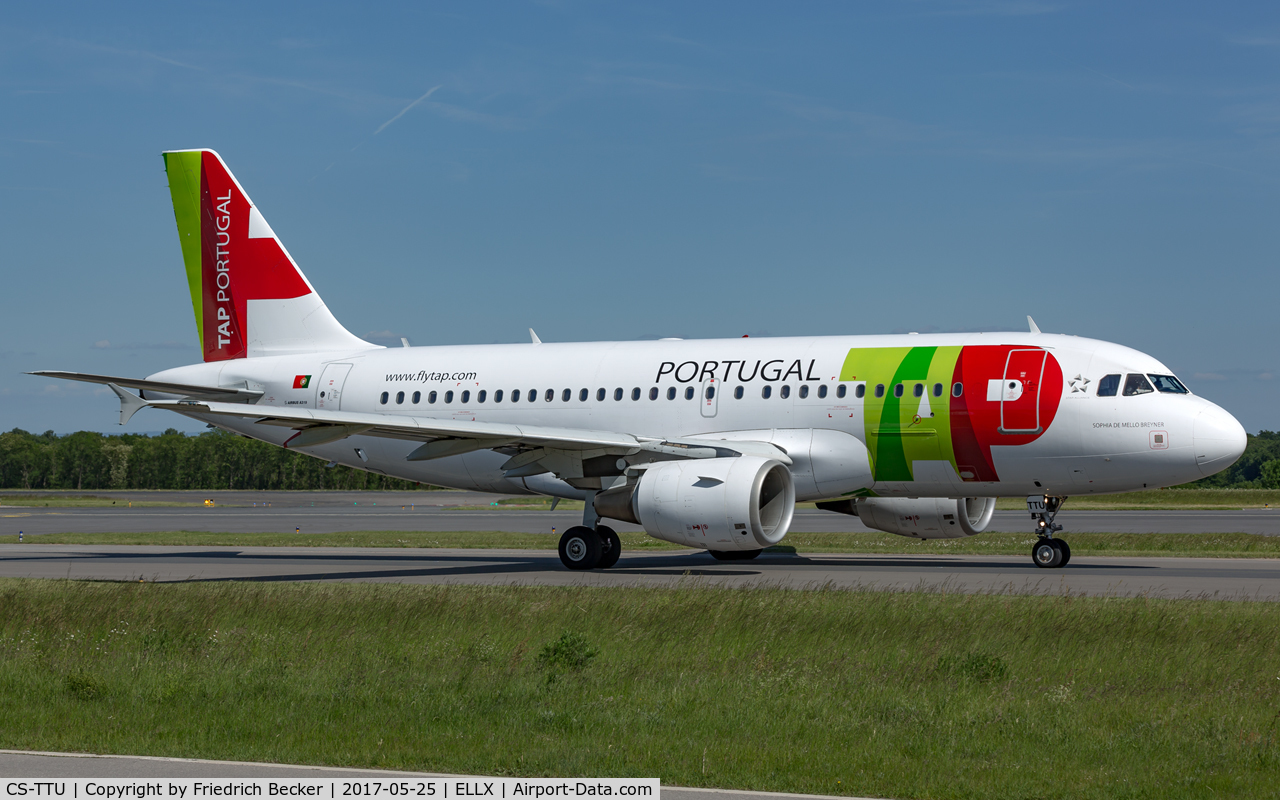 CS-TTU, 2002 Airbus A319-112 C/N 1668, taxying to the active