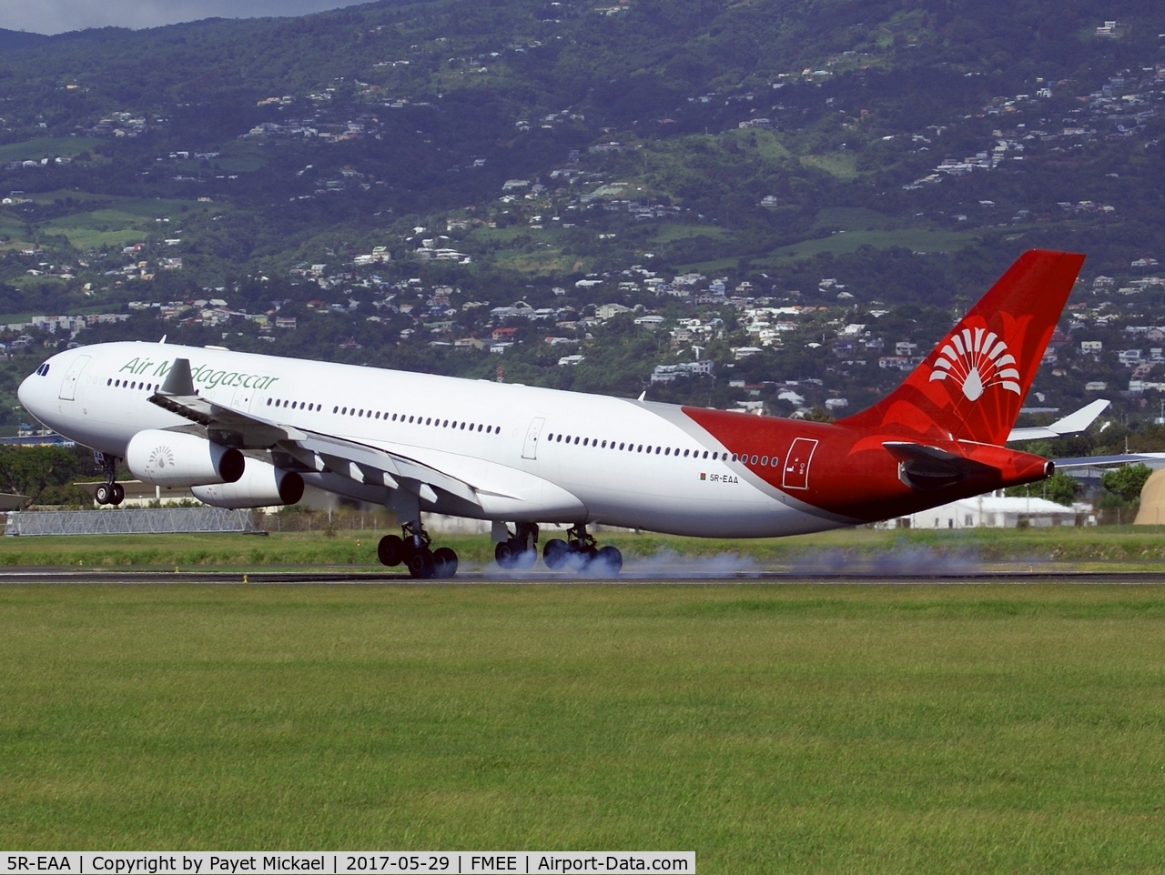 5R-EAA, 2000 Airbus A340-313X C/N 319, Smokey landing on rwy 14
