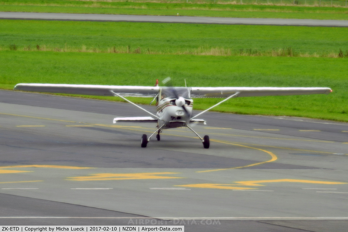 ZK-ETD, Cessna 152 C/N 15284195, At Dunedin