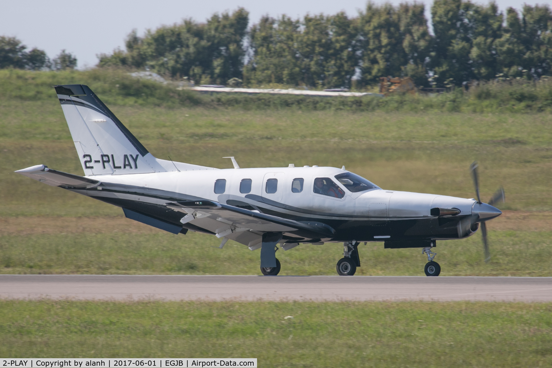 2-PLAY, 2004 Socata TBM-700 C/N 302, Rolling out after arrival at Guernsey
