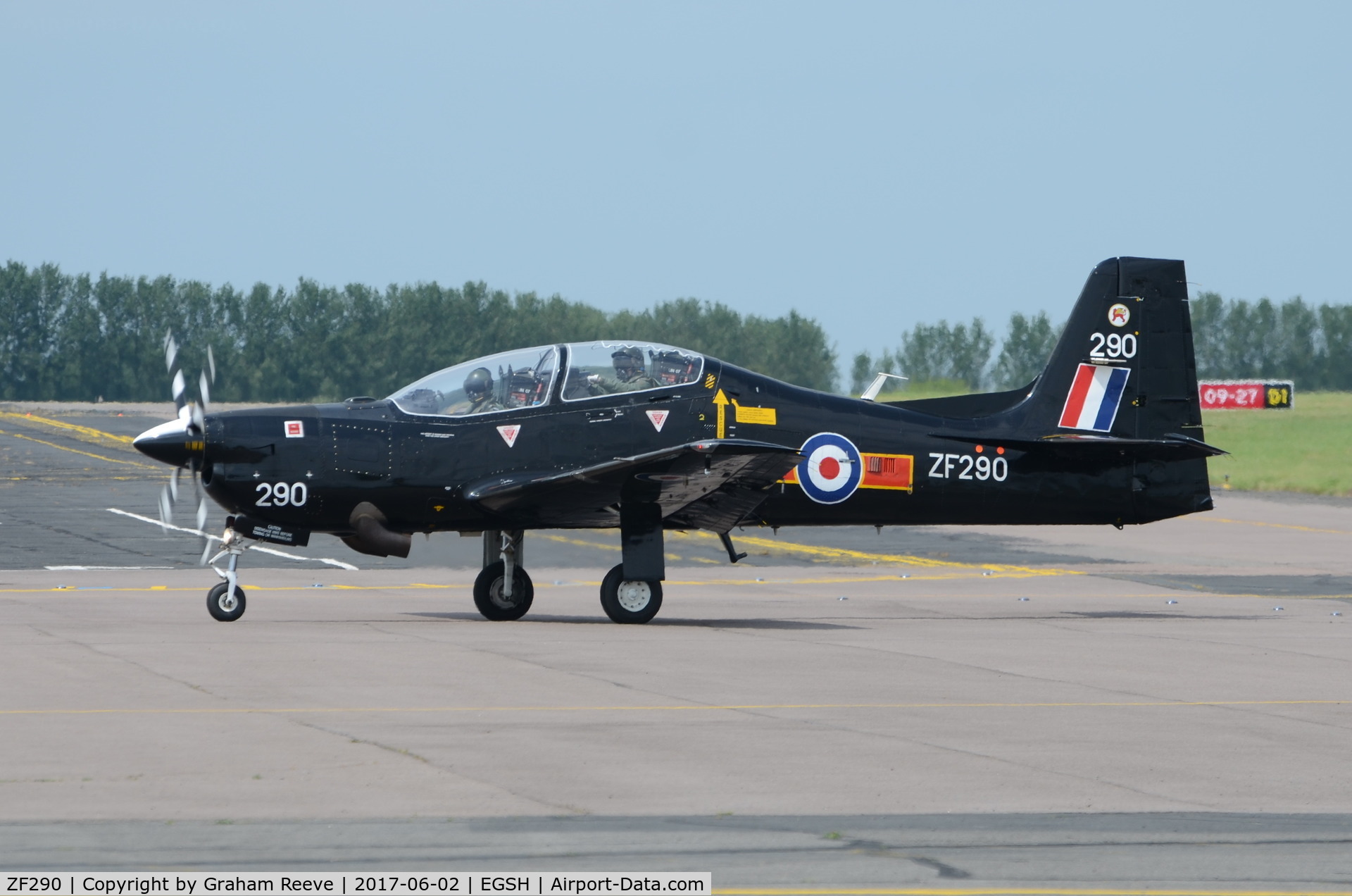 ZF290, 1991 Short S-312 Tucano T1 C/N S088/T61, Just landed at Norwich.