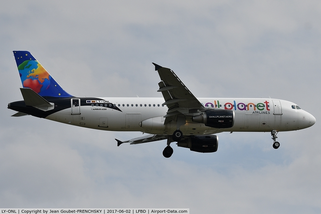 LY-ONL, 2010 Airbus A320-214 C/N 4489, Small Planet Airlines S56156 from Palerme landing runway 23