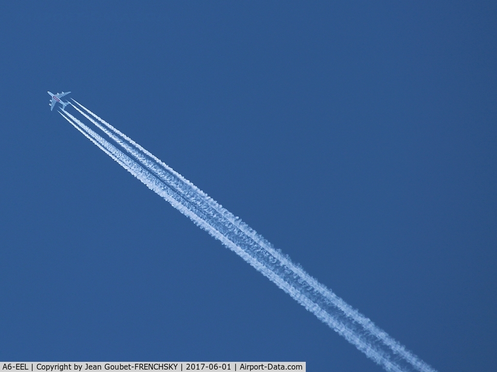 A6-EEL, 2013 Airbus A380-861 C/N 133, UAE206 JFK / MILAN above Royan airport LFCY