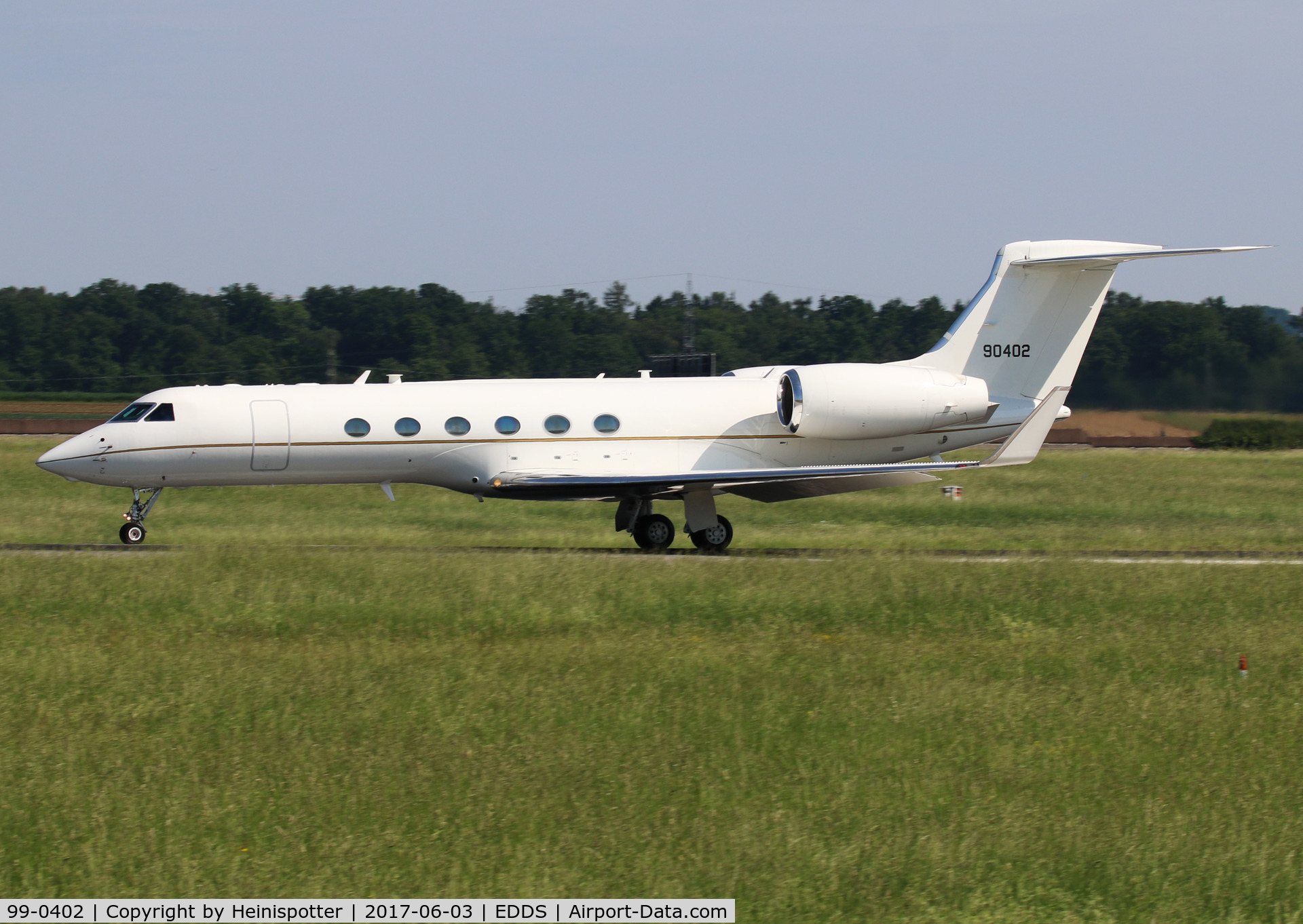 99-0402, 2000 Gulfstream Aerospace C-37A (Gulfstream V) C/N 571, 99-0402 at Stuttgart Airport.
